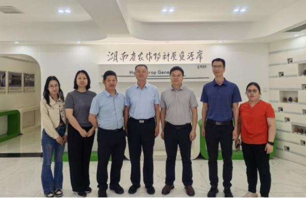 新疆维吾尔自治区农科院作物研究所和微生物所来我院微生物所交流